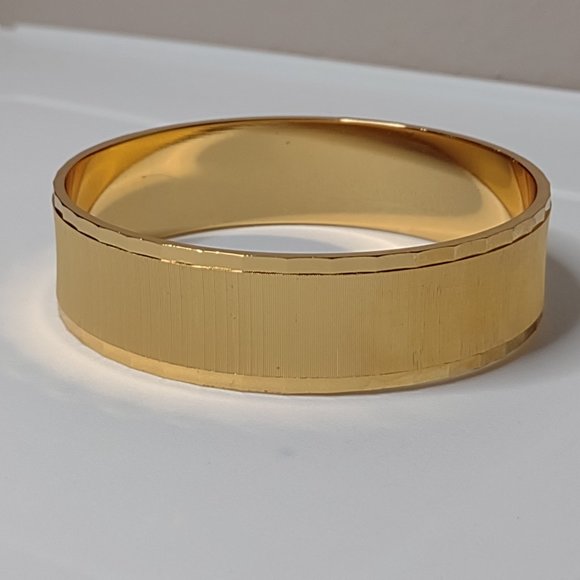 Vintage Monet Gold Tone Metal Bangle - Picture 10 of 12